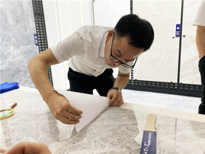 黃金石代密縫超耐磨+連紋大理石瓷磚三合一新工藝、新產(chǎn)品發(fā)布會成功舉辦